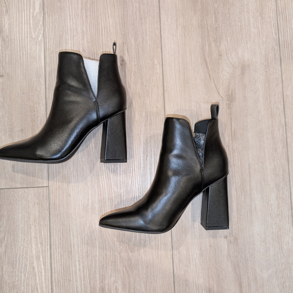NIB Journee Collection Neima Cutout Ankle Boots - Picture 5 of 10